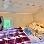 - Lofoten Semesterbostad Fredvang