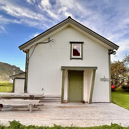 - Lofoten Holiday home *