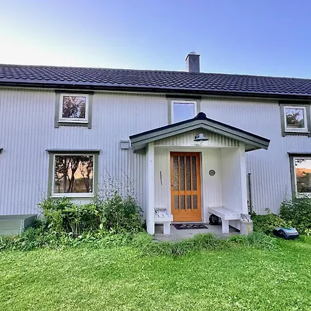 - Lofoten Holiday home Fredvang